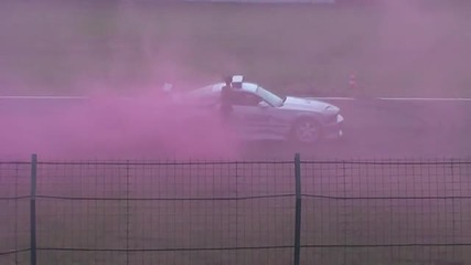 Яка кака и burnout на Mustang с цветните гуми на kumho 