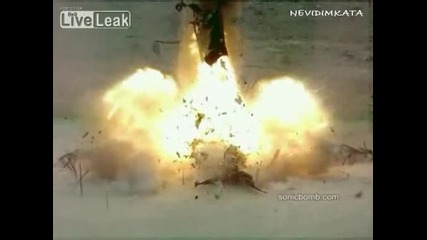 Ракета Взривява Автобус(забавен кадър)
