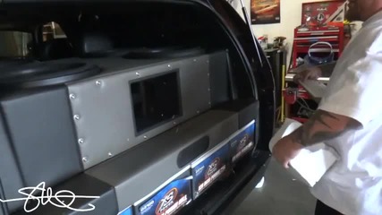 Нахранете звяра в багажника - 30,000 Watts Sound System