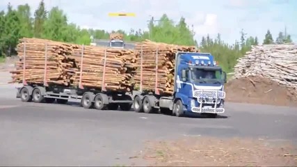 Svetruck Tmf 28-21 unloading Volvo Fh12 6x2 Timbertruck