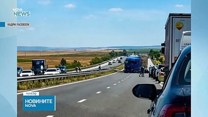 Тир се вряза в кола в насрещното на „Тракия”, загинаха мъж и две деца