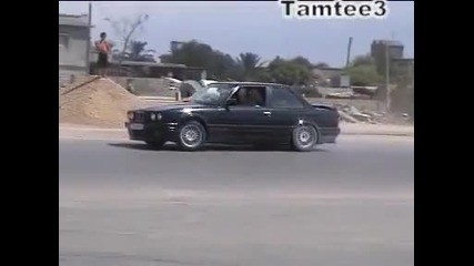 Добрър уличен дрифт със E30 