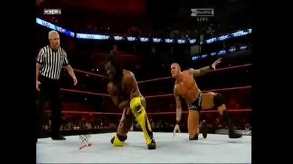 Randy Orton прави rko на Kofi Kingston 