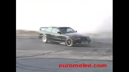 Мощно Bmw Пали Гумите
