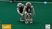Най-смешните падания и фалове на световно по футбол за роботи