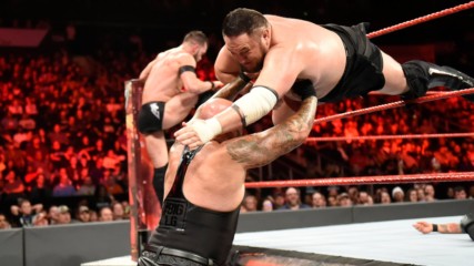 Finn Bálor & Samoa Joe vs. Luke Gallows & Karl Anderson: Raw, Nov. 13, 2017