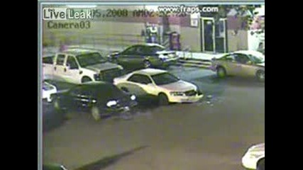 инцидент на идиот в един паркинг и пред полицията