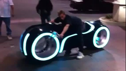 Моторът от Tron на живо
