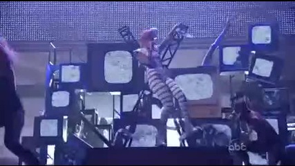 Rihanna - Wait Your Turn and Hard (live at Ama)