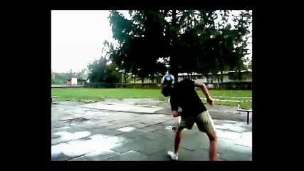 amazing football freestyle 2010-extreme trick football freestyle 2010