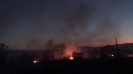 Пасища горят край пътя за Рилския манастир
