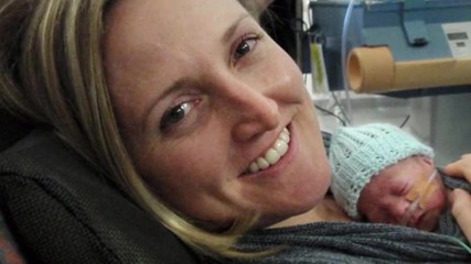 Прегръдката на една майка спасява живота на нейното умиращо бебенце