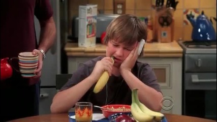Така се яде банан - Two and a half men - How To Eat A Banana (for Dummies)