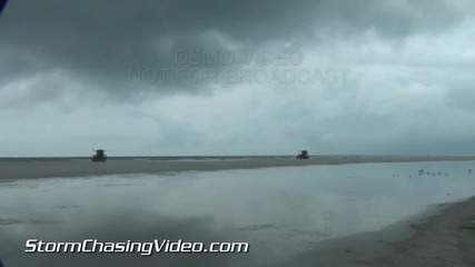 Силен дъжд и гръмотевична буря на плажа в Сарасота , Флорида 2.5.2014