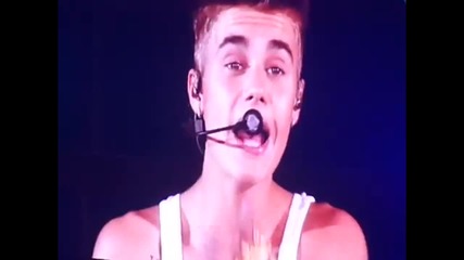 Justin Bieber - Yellow Raincoat - concert Barcelona Believe Tour 2013