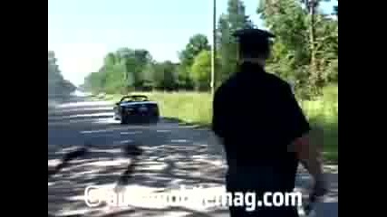 policai s Dodge Charger mota gumi