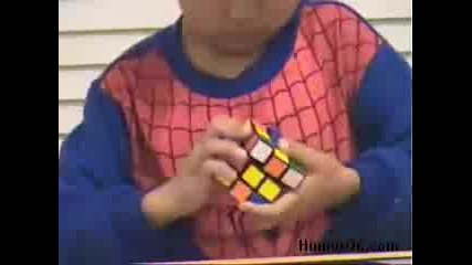 Изумително 6 годишно дете сглобява кубчето рубик за 37:89 секунди