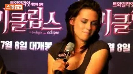 Kristen Stewart & Taylor Lautner Press Conference in Korea (part 1) 