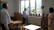 Груевски реже ленти за радиатор и прозорец