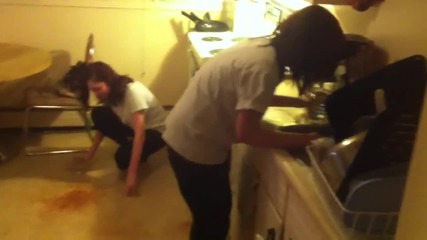 2 girls vs cinnamon challenge