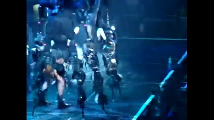 Rihanna @ Sportpaleis Antwerp - Disturbia hq 