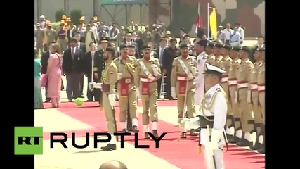 Pakistan: Xi Jinping receives military honours at Noor Khan airbase
