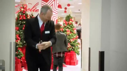 Guys Scream for Justin Bieber in Macys Black Friday Commercial