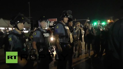 САЩ: Полицията арестува протестиращи по улиците Фъргюсън