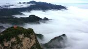 Природен феномен създаде море от облаци в Северен Китай (ВИДЕО)