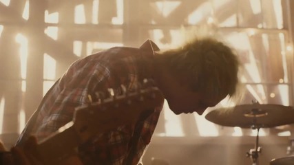 Превод!!! 5 Seconds Of Summer - Amnesia