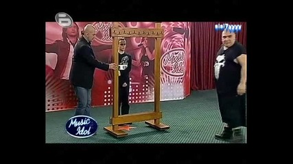 Music Idol 3: Кастинга В Пловдив: Иван И Андрей Изкарват Участик Със Закачалката - Журито Тъгува