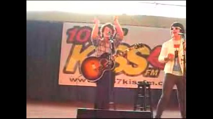 Jonas Brothers Live Year 3 000