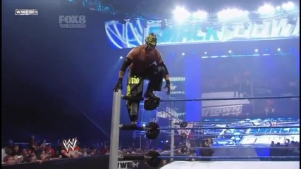 Rey Mysterio прави екстремен скок
