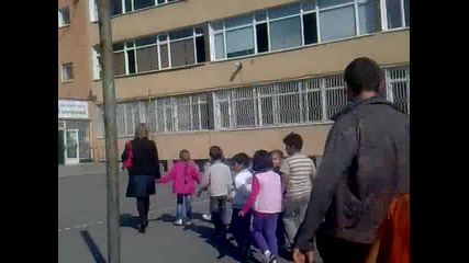 Шестокласници ходят на детска градина