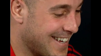 Pepe Reina учи Casillas на английски