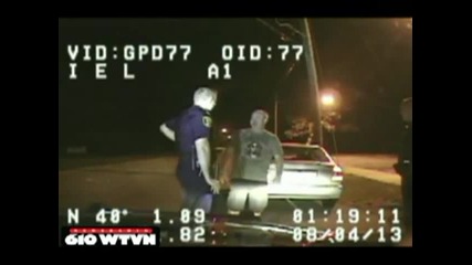 Полицаи с тест за трезвеност срещу съмнителен шофьор ,смях