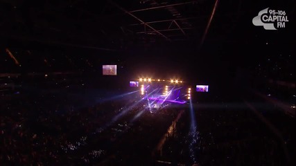 Lady Gaga - Applause Live ( Jingle Bell Ball )