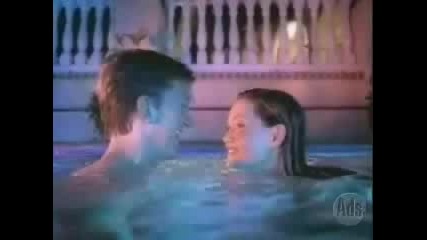 Какво правят голи мъж и жена в басейна...