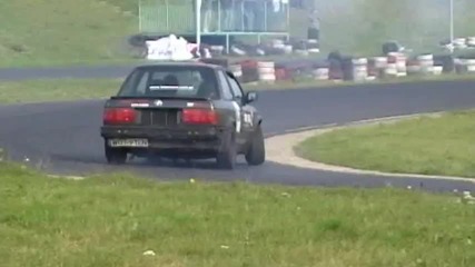 Mercedes 190 2.5t , Bmw E30 V8 3.0 drifting 