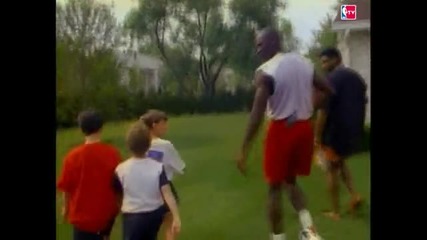 Exclusive!! Michael Jordan - се пробва в Aмериканския футбол 