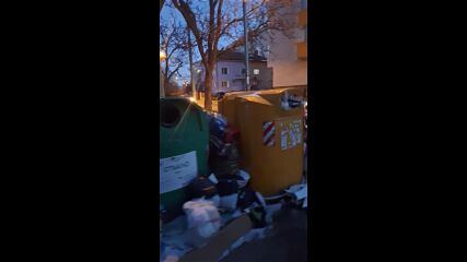Стена от боклук в София