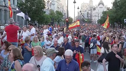Протести в Испания заради миграционната криза в Сеута, властите призоваха за спокойствие