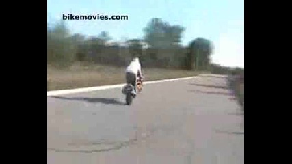 Mark - Rc51 - Wheelie - 4sec.wmv