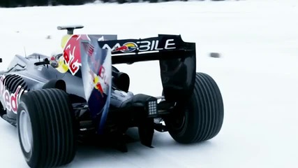 F1 кола на замръзнало езеро !