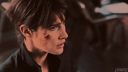Страхотните героини Наташа Романоф и Мария Хил от филма Отмъстителите (2012)