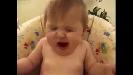 Малко Бебче Хапва Туршийка :)