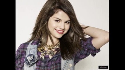 Sellena Gomez [ shake it ] .