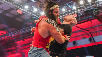 Elias goes on the offensive against King Corbin after shocking return: WrestleMania 36 (WWE Network Exclusive)