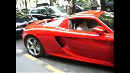 Червено Porsche Carrera Gt 