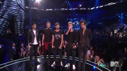 One Direction връчват награда за Best Pop Video - Mtv Vmas 2013